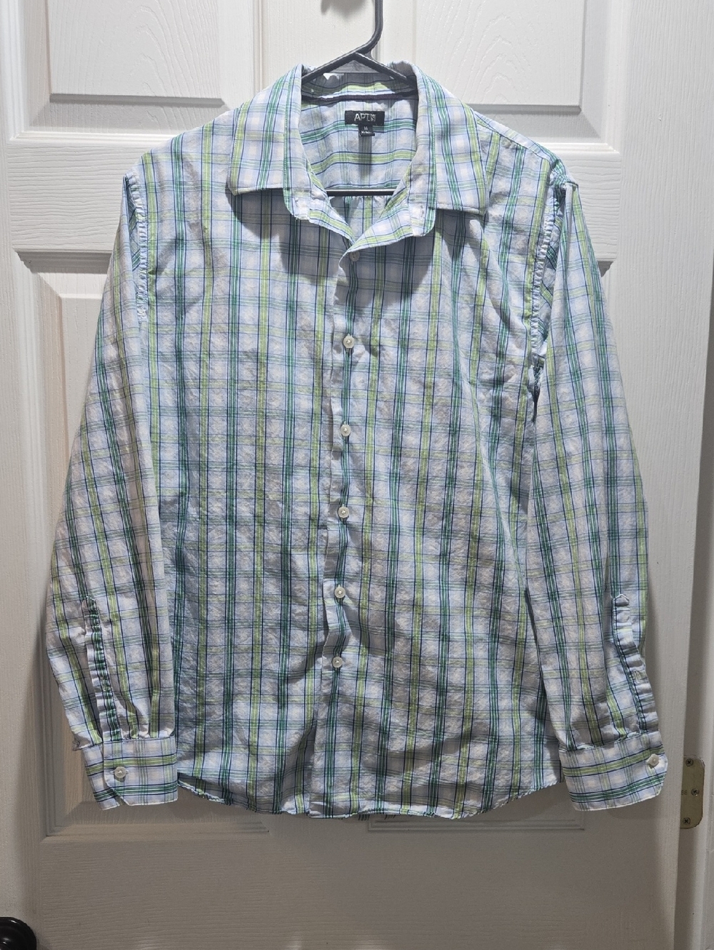 Apt. 9 Men's Light Blue, Green & White Plaid Button-Down Shirt. Medium.